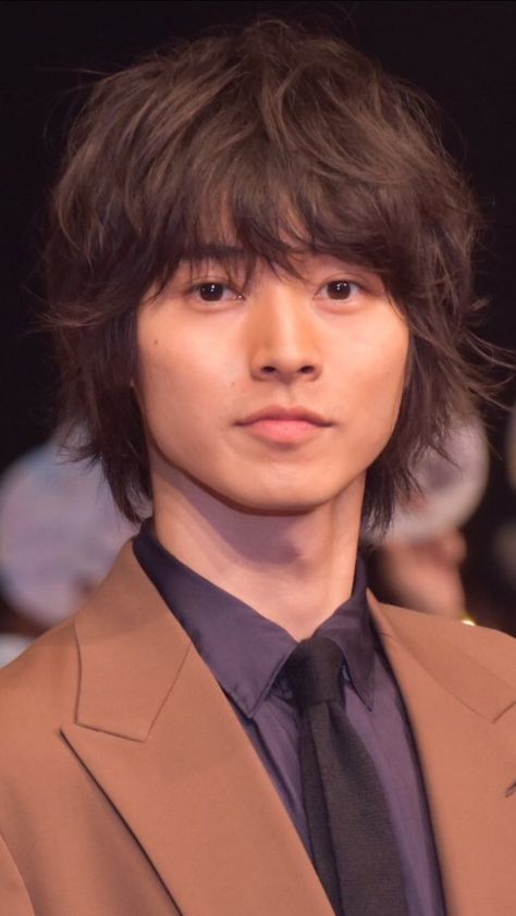 Kento Yamazaki Hairstyle, Asian Shaggy Hair, Shaggy Short Hair Men, Long Messy Hair, Boy Haircut, Short Shaggy Haircuts, Shaggy Short Hair, Shaggy Haircuts, Kento Yamazaki