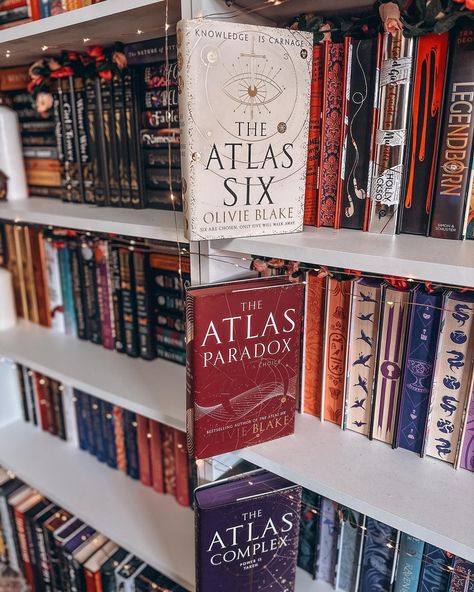 What’s your favourite dark academia read? I absolutely loved The Atlas Six by Olivie Blake. High stakes and riddled with tension it was just absolutely compelling! The end though? That I can’t remember. Just vibes. 😂 so I’ve been waiting for the series to complete to reread book one and finish it off! #bookstagram #bookstagramuk #bookish #booksbooksbooks #booktography #shelfie #yafantasy #adultfantasy #fantasy #fantasybooks #fantasyreader #ireadfantasy #ilovefantasy #fortheloveofreading #re... The Atlas, High Stakes, Slytherin Aesthetic, Unread Books, Angel And Devil, Psychology Books, Book Blogger, Riddles, Dark Academia