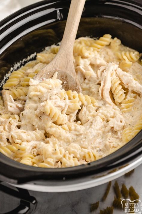 Bww Parmesan Garlic Chicken Pasta Crock Pot, Crockpot Garlic Parmesan Chicken Pasta, Crockpot Garlic Parmesan Chicken, Garlic Parmesan Chicken Pasta, Parmesan Chicken Pasta, Crockpot Chicken Alfredo, Slow Cooker Pasta Recipes, Crockpot Pasta Recipes, Crockpot Pasta