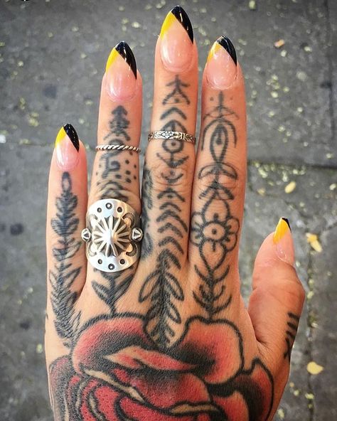 Tattoo Nails Designs, Punk Nail Designs, Sammi Jefcoate Nails, Alt Nails Designs, Tattoo Nails, Nail Piercing, Witchy Nails, Punk Nails, Almond Acrylic Nails