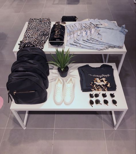 Retail Table Display Ideas Clothing, Merch Table Setup, Clothing Table Display, Merch Table Display, Table Display Retail, Store Table Display, Boutique Table Display, Visual Merchandising Displays Table, Table Merchandising