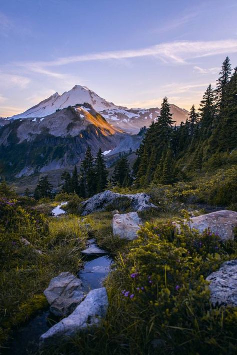 Mount Baker, Mt Baker, Landscape Photography Nature, Pretty Landscapes, Earth From Space, Nature Art Painting, Geocaching, Beautiful Mountains, Landscape Photographers