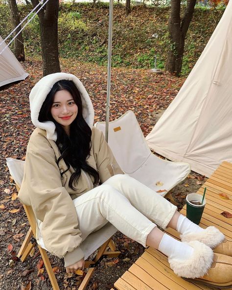 Korean Winter Fashion Outfits, Camping Aesthetic Outfits, Glamping Outfit, Winter Camping Outfits, Bali Summer, Summer Camping Outfits, Korean Winter Outfits, Camping Outfits For Women, Korean Winter