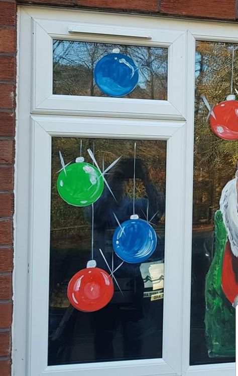 Retail Window Painting Ideas, Painted Window Art Christmas, Window Painting For Christmas, Thanksgiving Window Art, Christmas Window Paint, Christmas Window Painting Easy, Hand Painted Windows, Diy Christmas Window, Painted Window Art