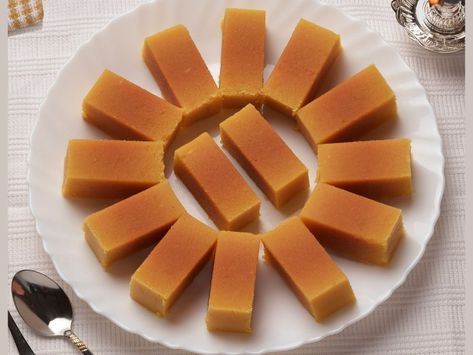 Mysore Pak is one of the most popular South Indian sweets made during festivals and special occasions. Learn how to make Mysurpa at home. Mysore Pak Recipe, South Indian Sweets, Mysore Pak, Diwali Food, Best Sweets, Winter Desserts, Indian Sweet, Dessert Options, Indian Desserts