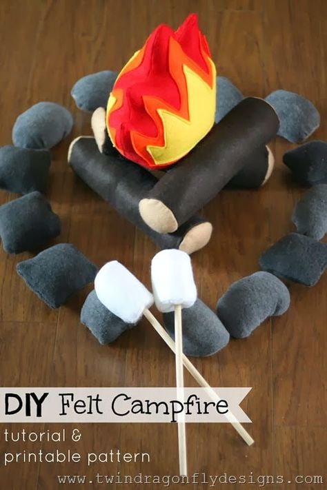 Felt Campfire, Camping Diy Projects, Felt Play Food, Astuces Diy, Homemade Toys, Diy Kids Toys, Diy Camping, Diy Felt, S'mores