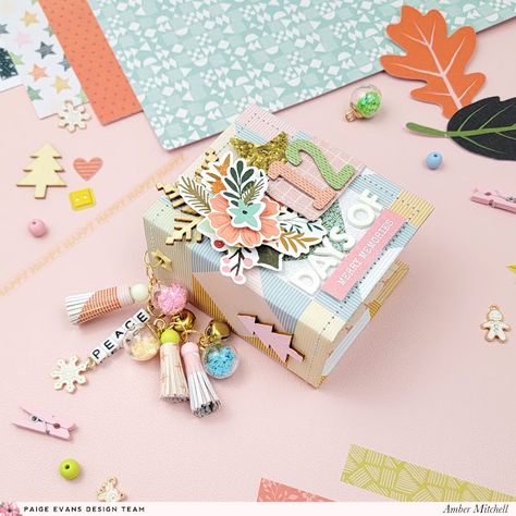 Mini Album Page Ideas, Scrapbook Binding, Mini Album Ideas, Mini Album Scrap, Paige Taylor, Christmas Mini Albums, Diy Mini Album, Baby Mini Album, Mini Scrapbook Album