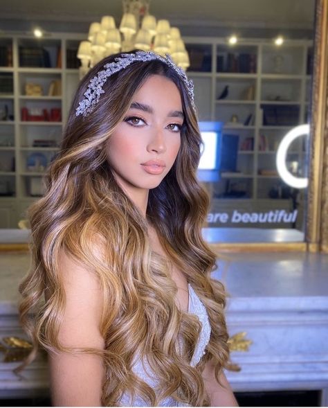 Hairstyle Hair And Makeup For Quince, Bridal Hair Down, Weave Ponytail Hairstyles, Wedding Hair Headband, Quinceanera Hairstyles, Bridal Hair Inspiration, Curls For Long Hair, Elegant Wedding Hair, Quince Hairstyles