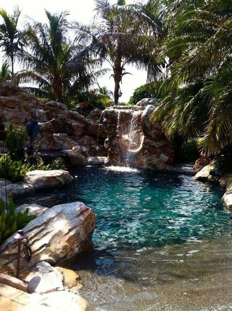 Tropical Pool Landscaping, Contemporary Pool, Kleiner Pool Design, Beach Entry Pool, Small Pool Design, Tropical Pool, Natural Swimming Pools, Backyard Pool Landscaping, Small Pools