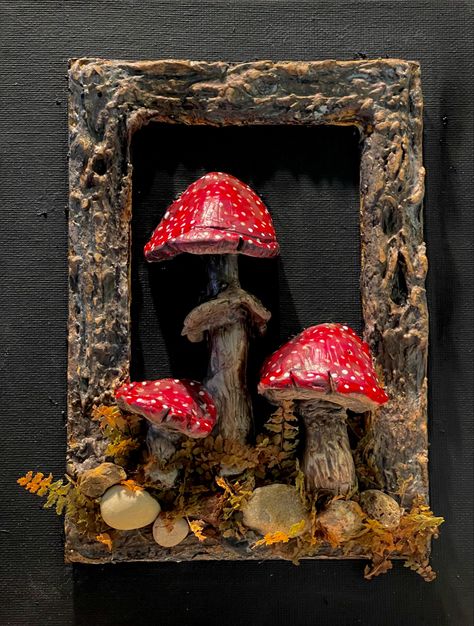 Framed Clay Art, Mushroom Picture Frame, 3d Mushroom Art, Polymer Clay Home Decor Ideas, Mushroom Craft Ideas, Hongos Art, Mushroom Clay Art, Air Dry Clay Wall Art, Wall Mushrooms