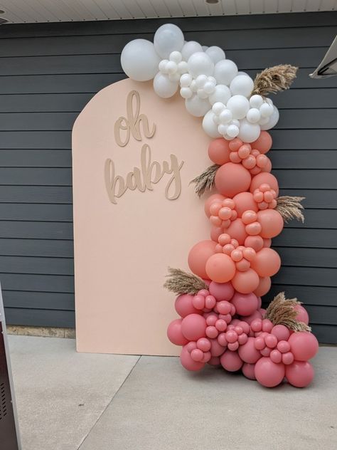 Arched Panel with Balloon arch for Baby shower Single Arch Backdrop With Balloons, Small Balloon Backdrop, Balloon Arch Inspiration, Wooden Arch With Balloons, Small Balloon Arch Backdrop, Balloons On Arch, Arch Baby Shower Backdrop, Shower Decals, Baby Shower Arch Backdrop