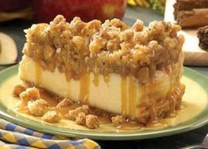 Apple Crisp Cheesecake Recipe... Never had apple crisp or apple pie, but I think I could get brave enough. Apple Crisp Cheesecake, Biscuits Graham, Apple Dessert Recipes, Springform Pan, Basmati Rice, Yummy Sweets, Food Cakes, How Sweet Eats, Apple Crisp