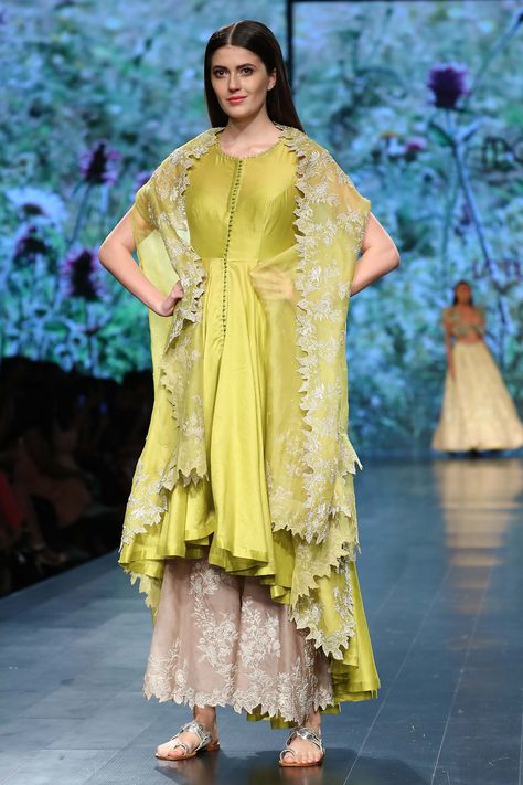 Buy Kurta With Pants & Embroidered Cape by Anushree Reddy at Aza Fashions Embroidered Cape, Black Lehenga, Yellow Embroidery, Anushree Reddy, Casual Attire For Women, India Fashion Week, Wedding Lehengas, Indian Gowns Dresses, Designer Party Wear Dresses