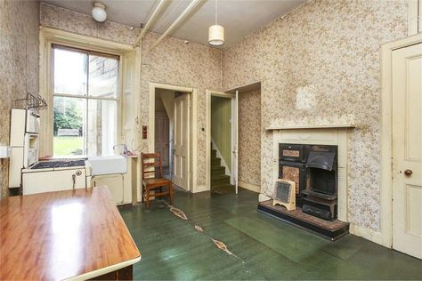 Unbelievable 1930s time warp house with maid's quarters and original kitchen for sale in Edinburgh - Edinburgh Live 1930s House Interior Original, 1920 Home Decor, 1930 Bungalow, Edwardian Terrace House, 1930s Living Room, 1930s Home Decor, 1930s House Interior, 1920s House, 1930s House