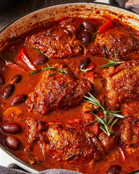 Chicken Cacciatore (Italian chicken stew) Nagi Maehashi, Chicken Cassoulet, Chicken Stews, Slow Cooker Chicken Cacciatore, Cheesy Baked Spaghetti, Cajun Sausage Pasta, Italian Stew, Tin Eats, Catalan Recipes