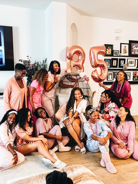 Pink pajamas black girls Pajama Brunch Party Outfit, Pajama Party Grown Up Black Women, Pajama Party Grown Up Outfit, Pajama Party Black Women, Pj Party Grown Up, Pajama Party Grown Up, Bday Aesthetics, Pajama Birthday Parties, 21st Ideas