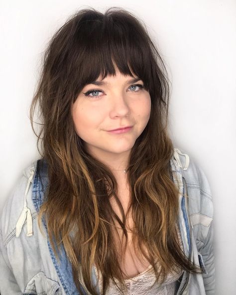 50 Most Trendy and Flattering Bangs for Round Faces in 2020 - Hadviser Rebonded Hair, Long Textured Hair, Bangs Round Face, Textured Bangs, Bangs For Round Face, How To Cut Bangs, Bangs With Medium Hair, Round Face Shape, Round Face Haircuts