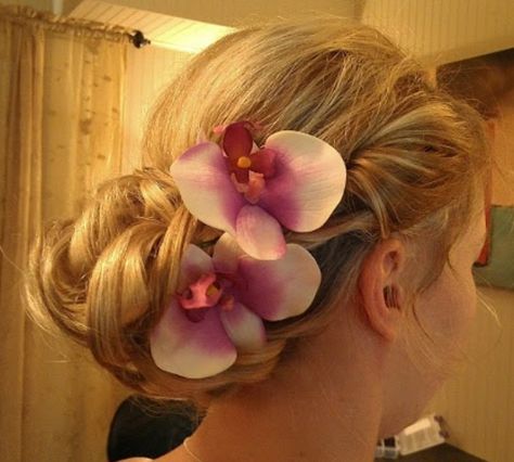 This was playing with my fake flowers for her look.  It shows how hair accessories can make a look. Fake Flower Hair Clips, Makeup Unit, Flowers For Her, Hairstyle Inspo, Nothing But Flowers, Fake Flower, Flower Hair Clip, 17th Birthday, Flower Clip