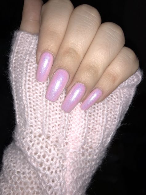 pink mermaid nails. OPI GEL bayou a drink with mermaid glitter on top Pink Mermaid Nails, Nails Opi Gel, Mermaid Nail Polish, Summer Nails Pink, Iridescent Nails, Mermaid Nail, Nails Opi, Mermaid Glitter, Fun Clothes