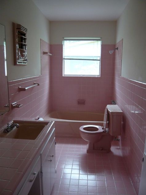 Vintage Pink Decor, Bathroom Pink Walls, Pink Toilet Bathroom, Pink Restroom, Midcentury Pink Bathroom, Small Pink Bathroom Ideas, Old Pink Tile Bathroom Ideas, Pink Bathroom Aesthetic Vintage, Pink Bathroom Tile