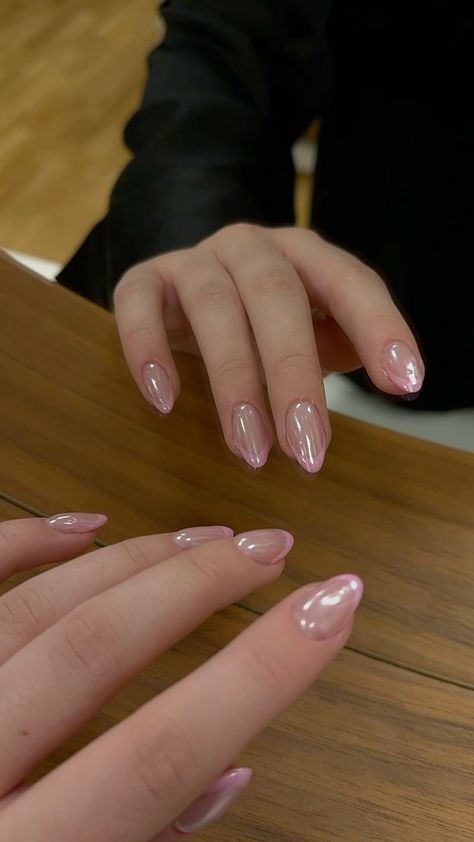 Simple Gel Polish Designs, Nail Ideas Light Pink, Pearl Nails White, Nails Nude Chrome, Pink Chrome Nails Designs, Pink Nails With Chrome, Chrome Nails Pearl, Nails Chrome Pink, Light Pink Chrome Nails