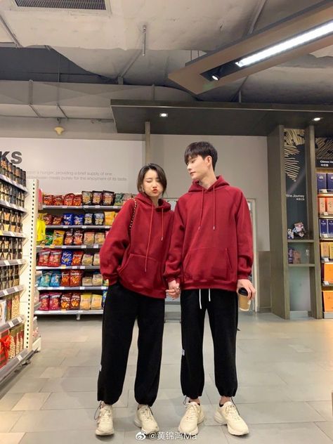 Matching Outfit Couple, Couple Clothes Matching Outfits, Couple Outfits Matching, Hoodie Couple, Couple Fits, Korean Best Friends, Couples Outfit, Cute Couple Outfits, Step Brothers