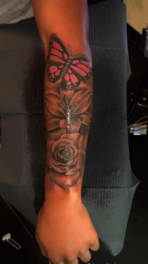 Hand Tattoos Going Up Arm, Black Women Arm Tattoos, Flower Tattoos Black Women, Dope Tattoos For Women Half Sleeves, Half Sleeve Tattoos For Black Women, Tattoo Ideas Female Black Women, Baddie Tats Arm Sleeve, Tattoo Ideas For Black Females, Front Arm Tattoo Woman