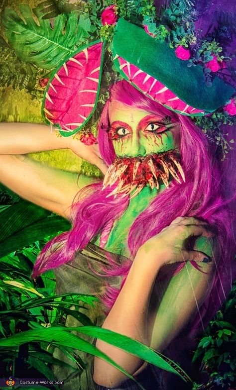 Mutant Venus Flytrap Costume - Halloween Costume Contest via @costume_works Halloween Green Costume, Plant Cosplay, Theater Bizarre, Plant Creature, Little Shop Of Horrors Costume, Incredible Costume, Plant Monster, Halloween 23, Creepy Costumes