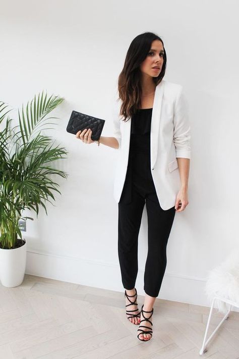 How To Wear Black Jumpsuits 2020 Winter Office Outfits, Modest Black Dress, White Blazer Outfits, Blazer Outfit, Jumpsuit Elegant, Jumpsuit Outfit, Elegante Casual, Event Outfit, Business Outfit