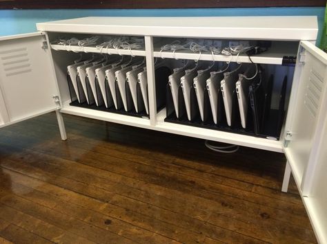 Classroom Laptop Storage, Classroom Ipad Storage, Chromebook Ideas, Flexible Seating Rules, Chromebook Storage, Technology Organization, Chrome Book, Tablet Storage, Ipad Storage