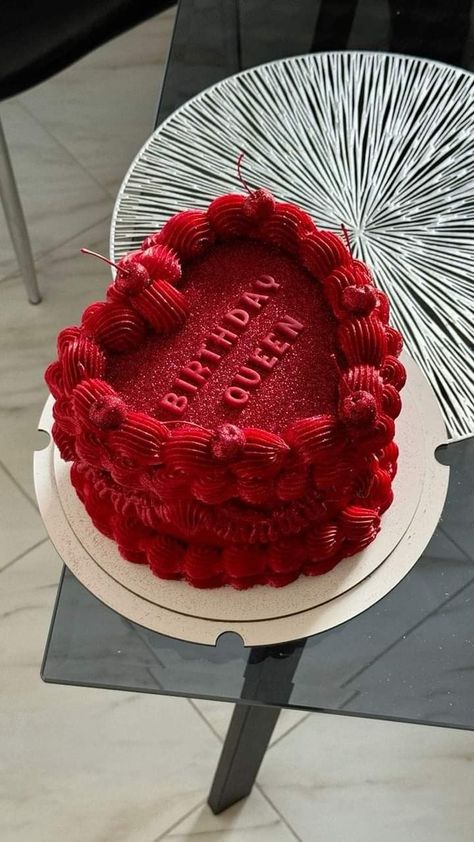 Anniversary Cakes Ideas, Red Birthday Cake, Cake Decor Ideas, Red Birthday Cakes, Red Birthday Party, 25th Birthday Cakes, 18th Cake, Red Birthday, Birthday Dinner Party