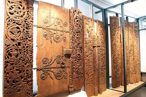 Carved doors / door tiles from a stave church in Lærdal, Western Norway. Exhibited in Bergen museum. From the 13th century. Western Norway, Stave Church, Arte Viking, Viking House, Norwegian Wood, Rome Antique, Empire Romain, Viking Designs, Carved Doors