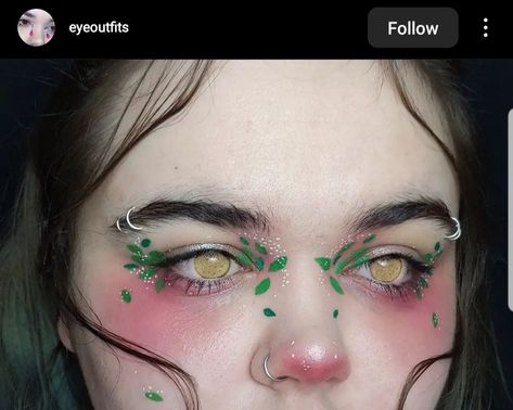 Leaf Makeup Look, Forest Theme Makeup, Forest Creature Makeup, Nature Makeup Looks Green, Plant Eyeliner, Plant Makeup Looks, Hozier Inspired Makeup, Tree Makeup Look, Earth Fairy Makeup