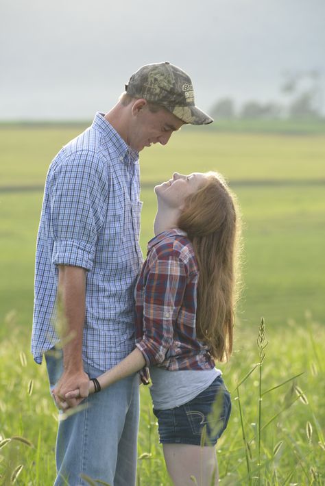 Love this, tall and short! That's how I am! Couple Reference Poses Height Difference, Tall Bf Short Gf Poses, Couple Photo Tall And Short, Cute Tall And Short Couple Poses, Tall And Short Person Poses, Couple Picture Ideas Tall And Short, Tall Boyfriend Short Girlfriend Photo Poses, Tall And Short Couple Photoshoot, How To Pose Tall And Short Couple