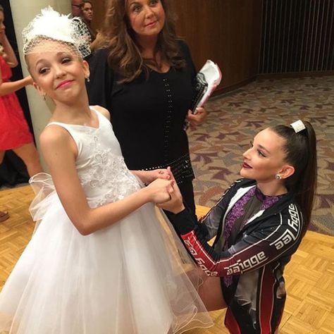 Brynn & Kendall ready to compete their solos at yesterday's competition. #dancemoms #dancemoms1 #spoilers #dmos_s6_ep26 Dance Moms Brynn, Dance Duet, Dance Moms Memes, Brynn Rumfallo, Dance Moms Cast, Dance Moms Pictures, Dance Moms Dancers, Funny Dance, Wedding Reception Ideas