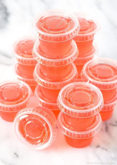 Bahama Mama Jello Shots – colorful, wiggly-jiggly, flavorful jello combined with tropical booze makes these jello shots scream SUMMER; grab your friends and make your taste buds sing. Bahama Mama Jello Shots, Summer Jello Shots, Malibu Jello Shots, Peach Jello Shots, Watermelon Jello Shots, Easy Jello Shots, Jello Shooters, Watermelon Jello, Jello Shots Vodka