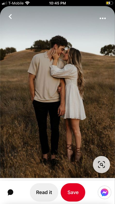 November Photoshoot Ideas Couple, Engagement Photos Height Difference, Dreamy Couples Photography, Park Couple Photoshoot, Couples Fall Photoshoot, Couple Fall Photoshoot, Engagement Photoshoot Outfit, Fall Couples Photoshoot, Engagement Shoots Poses