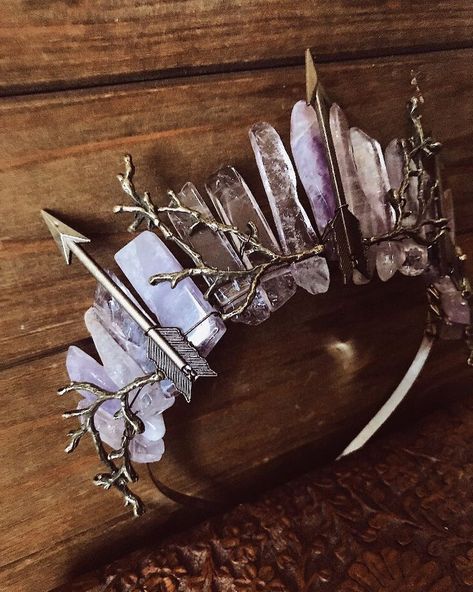 Artemis Aesthetic, Goddess Of Nature, Moon Crown, Hunter Of Artemis, Modern Disney, Amethyst Point, Aesthetic Stuff, Diy Crystals, Crystal Crown