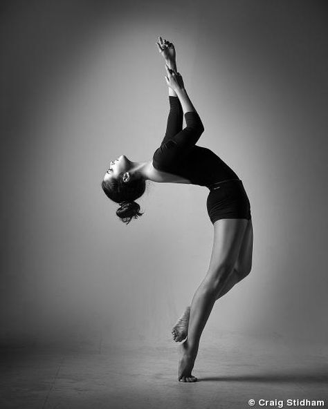 ©Craig Stidham, Professional Photographer magazine (May 2018) | STUDIO CONNECTS SENIOR PORTRAITS WITH FASHION PHOTOGRAPHY #SeniorPhotography #creative #poses #portrait Professional Dance Photography, Professional Dancer Photography, Dancing Portrait Photography, Bent Backwards Pose, Abstract Poses Photography, Dancer Portrait Photography, Dance Photography Contemporary, Creative Dance Poses, Dance Portrait Photography