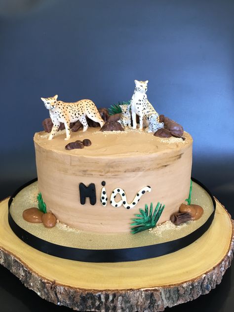 Cheetah Birthday Party Ideas Kids, Cheetah Cake Birthday, Jungle Theme Birthday Cake, Cheetah Birthday Cakes, Jungle Birthday Cake, Jungle Themed Cake, Cheetah Cake, Cheetah Birthday Party, Cheetah Cakes