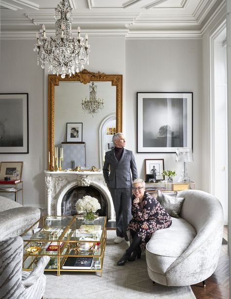 Elle Decor Living Room, New York Townhouse, Townhouse Interior, Parisian Decor, Parisian Interior, Baz Luhrmann, Design Salon, Elegant Home Decor, A Living Room