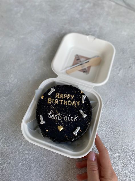 Bakery 90s Bento Cake Writing Ideas, Birthday Cakes Boyfriend, Birthday Bento Cake For Men, Bento Cake Design For Men, Bento Birthday Cake For Boyfriend, Boyfriend Birthday Cake Ideas Funny, Lunchbox Cake For Boyfriend, Mini Cake For Boyfriend, Funny Cake Designs For Men