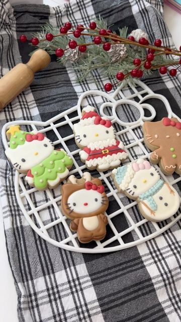 Jenny on Instagram Christmas Cookie Sets, Sanrio Cookies, Icing Christmas Cookies, Christmas Sugar Cookie Designs, Royal Icing Christmas Cookies, Rudolph Cookies, Sanrio Christmas, Hello Kitty Cookies, Cookie Sets