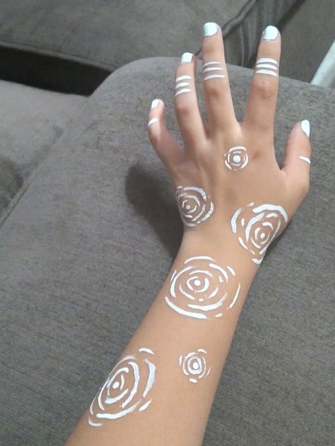 Sharpie Drawings On Hand, Patterns To Draw On Your Hand, Drawing On Ur Hand, Arm Drawings On Skin, Skin Markings Drawing, Small Doodles Tattoos, Hand And Arm Doodles, Arm Art Sharpie, What To Draw On Your Arm