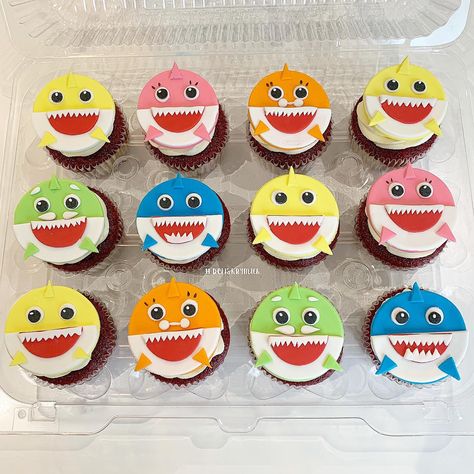 Baby Shark Cupcakes - Birthday Click the link to see how I made these toppers! Baby Shark Cupcakes, Baby Birthday Cupcakes, Birthday Cupcakes Boy, Shark Cupcakes, Shark Birthday Cakes, Shark Party Decorations, Shark Themed Party, 2nd Birthday Party For Girl, Shark Themed Birthday Party