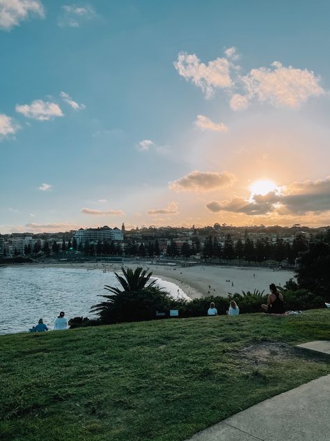 Coogee Beach Sydney, Sydney Beach Aesthetic, Vida Aesthetic, Oc Au, Coogee Beach, Sydney Beaches, Aussie Christmas, Vision Board Goals, Watch This Space