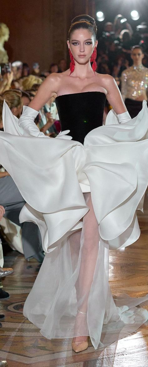 Stephane Rolland Fall 2023 Haute Couture Stephane Rolland 2023, Stephanie Rolland, Vintage Haute Couture, Fall Winter 2023 2024, Haute Couture Paris, Iris Van Herpen, Stephane Rolland, French Fashion Designers, Chanel Haute Couture