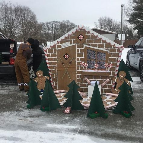 Nightmare Before Christmas Trunk, Christmas Trunk Or Treat Ideas, Christmas Trunk Or Treat, Trunker Treat Ideas, Trunk Or Treat Ideas, Halloween Traditions, Christmas Float Ideas, Christmas Gingerbread House, Christmas Parade