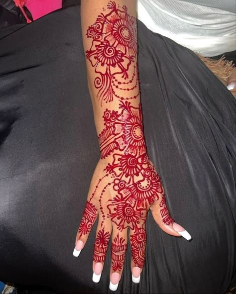 Colored Henna Tattoo, Arm Sleeve Tattoos For Black Women, Blue Henna, Henna Designs Black Women, Henna Tattoo Designs Black Women, Red Henna Tattoo, Henna Sleeve, Red Henna, Cute Henna Designs