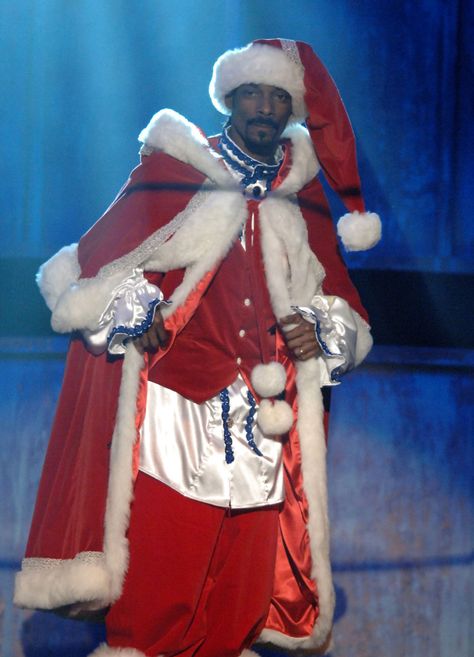 Celebrities In Santa Suits And Hats Will Make Your Holiday Even Merrier Snoop Dogg Christmas, 90s Rappers, Holiday Songs, Ll Cool J, Snoop Dog, Santa Suits, Rap Songs, Christmas Song, Snoop Dogg